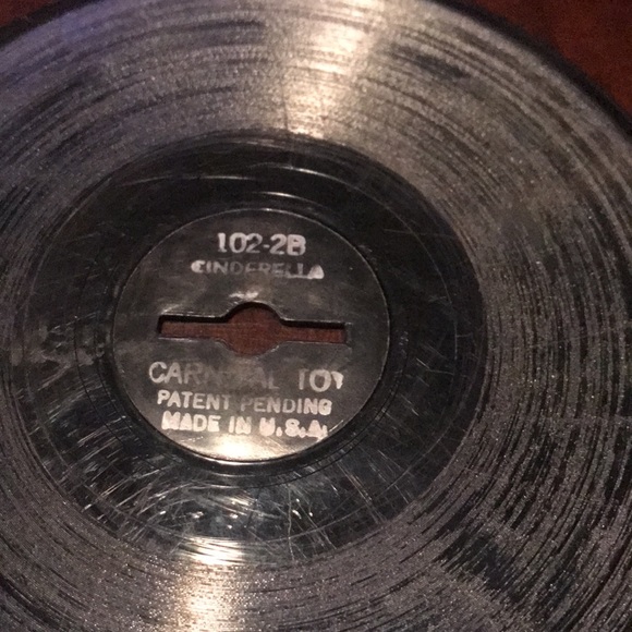 Vintage Carnival toy record player with 4 records - Picture 7 of 7